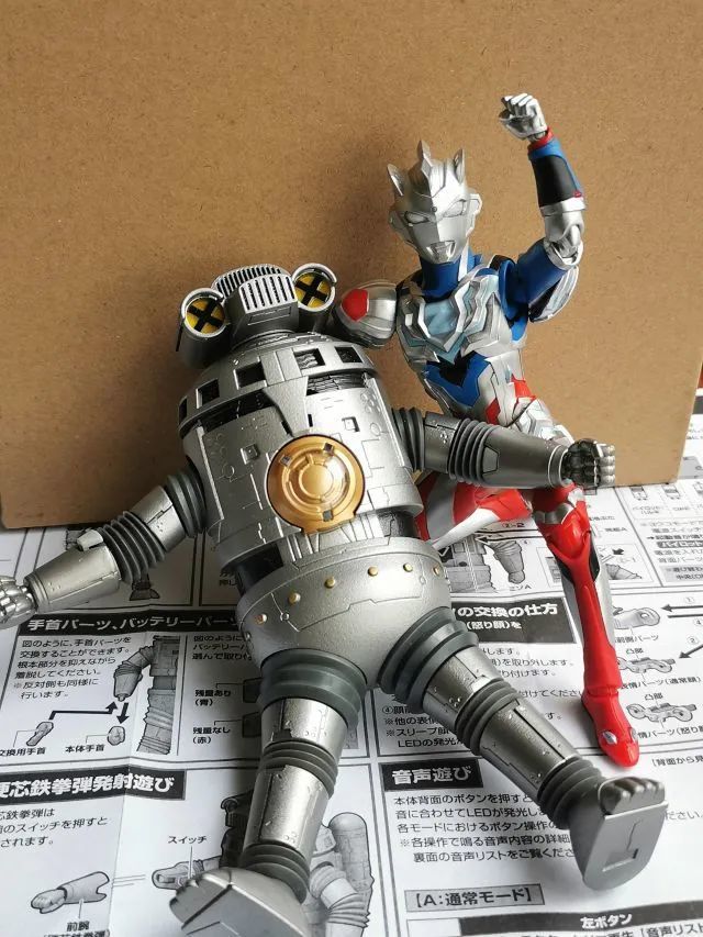 万代pb限定《泽塔奥特曼》特空机一号 赛文加 声光