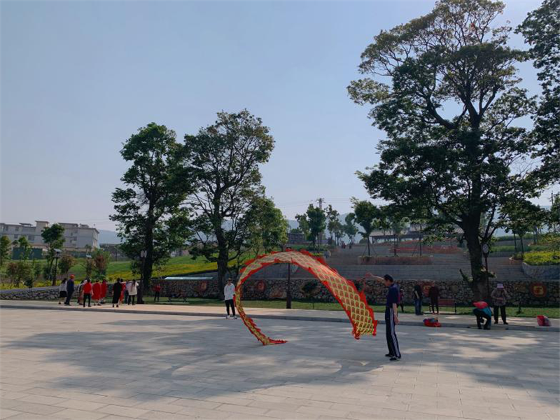 春游丨到个旧阳山生态公园放风筝,一秒解锁春天