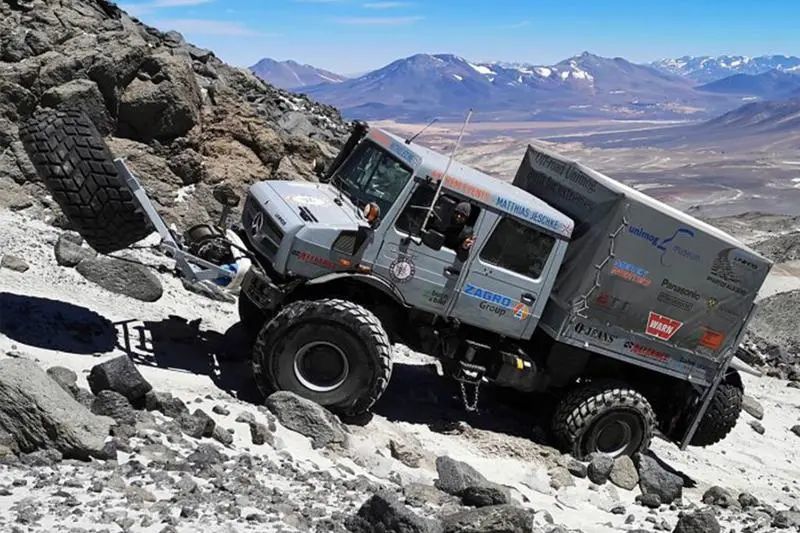 amg g63 6x6其实相比重型卡车和suv车型,我认为最合适个人在末日中