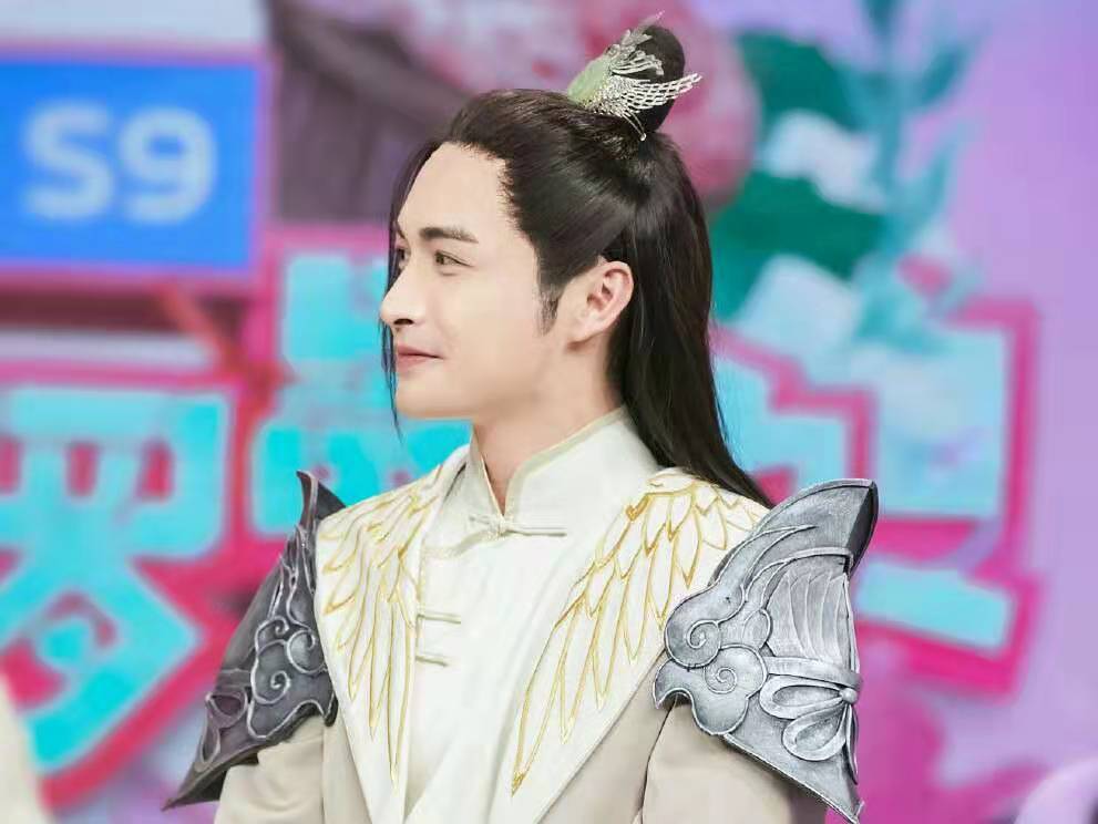 快乐大本营:钟汉良谭松韵跳舞,景甜张彬彬看月亮,四人