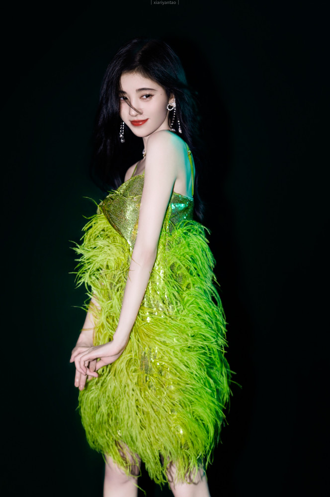 鞠婧祎创4造型,绿色吊带仙女裙真是绝了啊!