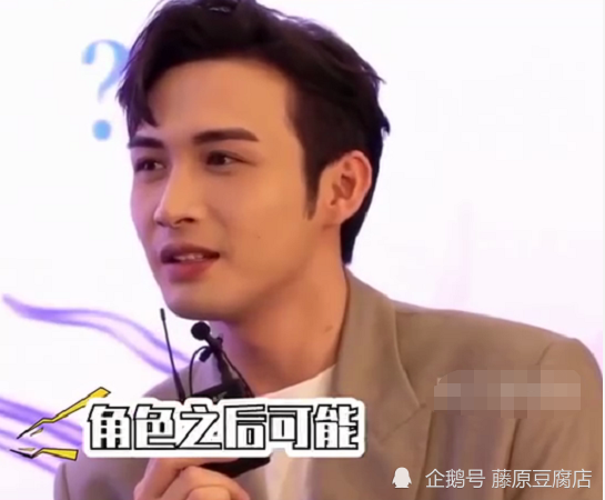 张彬彬景甜恋爱了?男方采访说漏嘴害羞到低头,女方一旁捂嘴笑