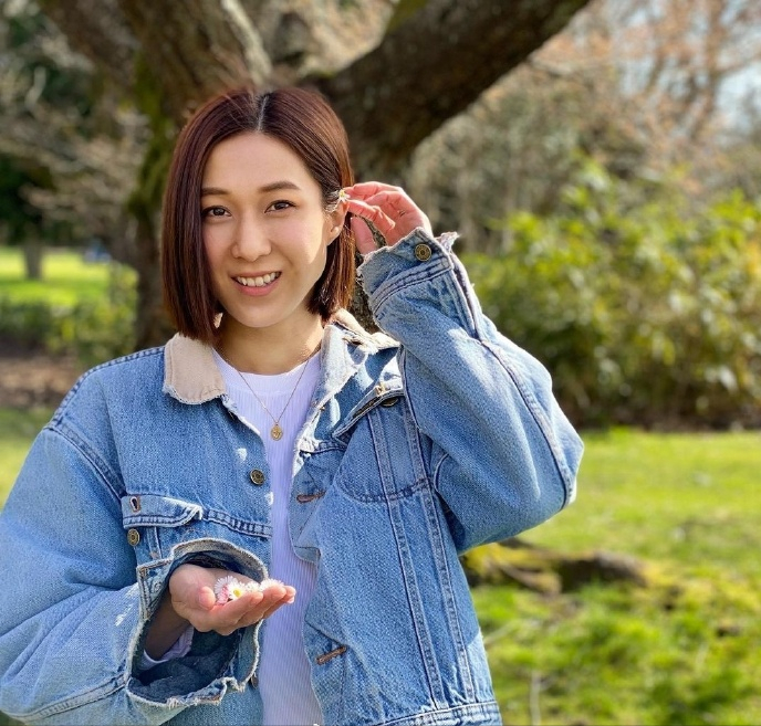 一直被大家称为"嘉欣bb"的钟嘉欣,依旧少女感十足,原来眨眼间已经37岁