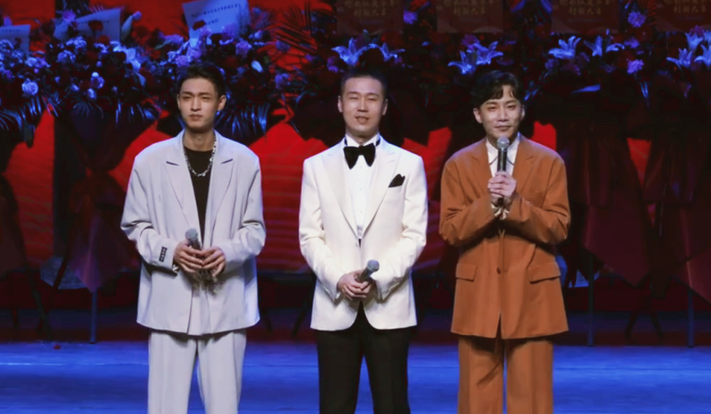 相逢一笑泯恩仇!德云社大封箱感人一幕,何九华尚九熙握手言和