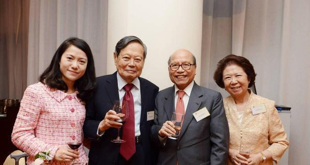 杨振宁今年99岁,他曾说:我入美国国籍后,父亲始终没有