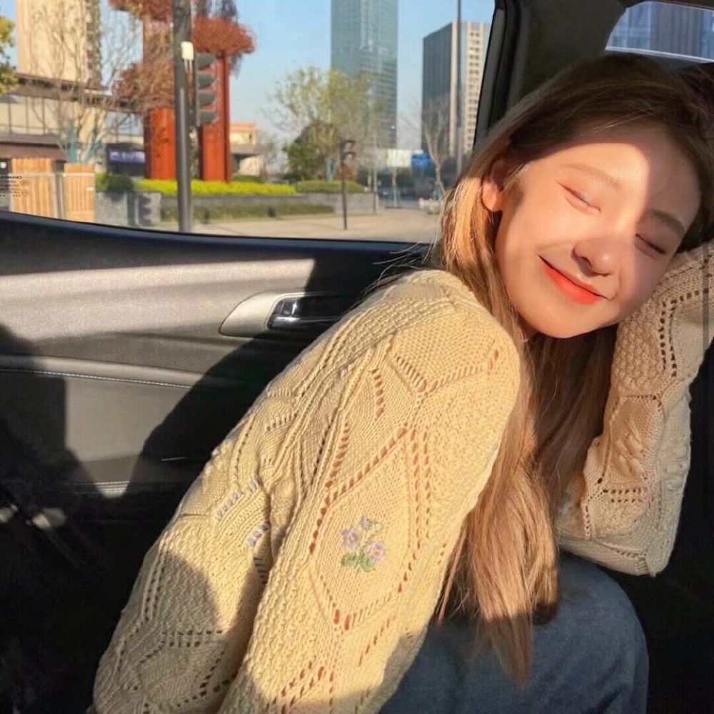 闪闪发光的女生头像