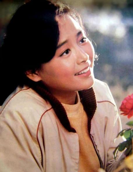 周筠张瑜比肩刘晓庆1985年弃夫出国离婚30年仍孤身无子