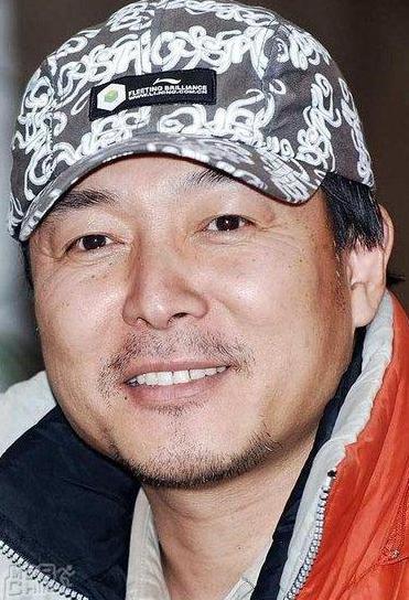 毕业被评无演技却夺影帝因前妻流产离婚谢园娶邱悦61岁无子