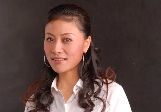经历了离婚,患癌,为女儿至今未婚,58岁岳红:我终究是愧对她