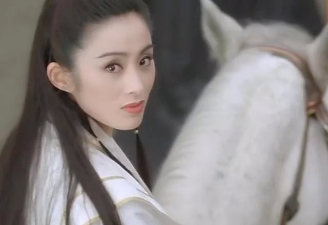 一代女神张敏近照遭曝光, 一时间引起了好多网友的热议, 女神张敏再度