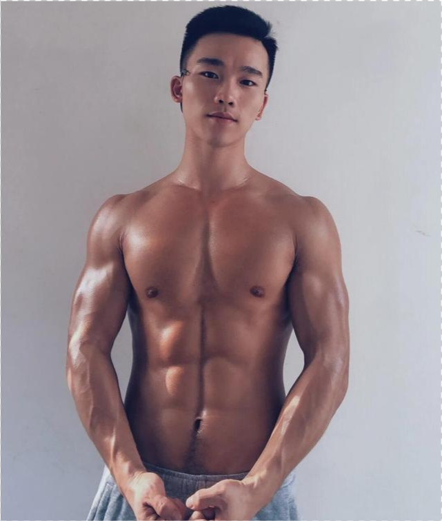 阳光俊朗的气质,爱好健身的精瘦小哥哥,八块腹肌让人羡慕嫉妒哦