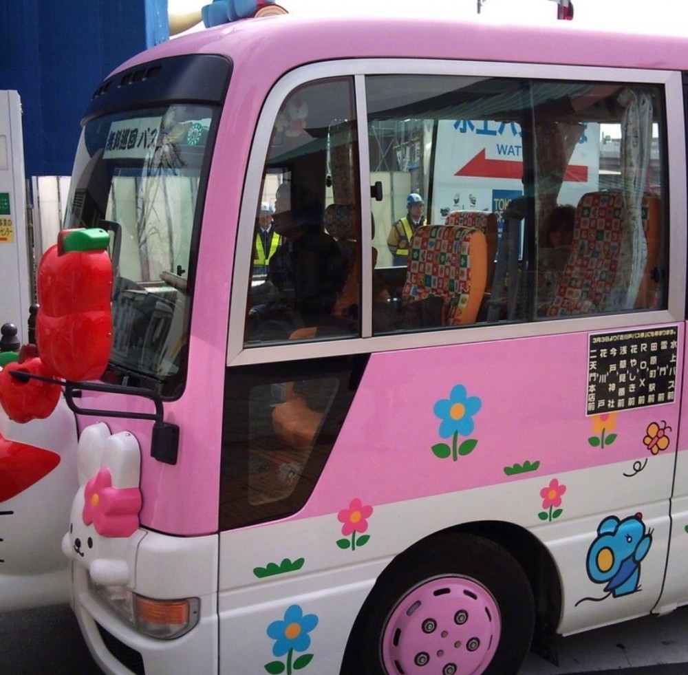 可爱校车图片看完好想回到幼儿园上学