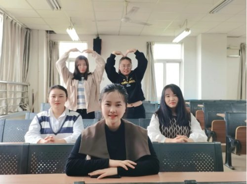 渭南师范学院学霸宿舍,"五朵金花"考研集体 "上岸"