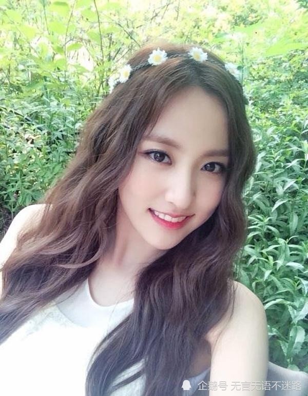 韩国女星罗海灵清纯的外表她在韩国拥有不俗的人气