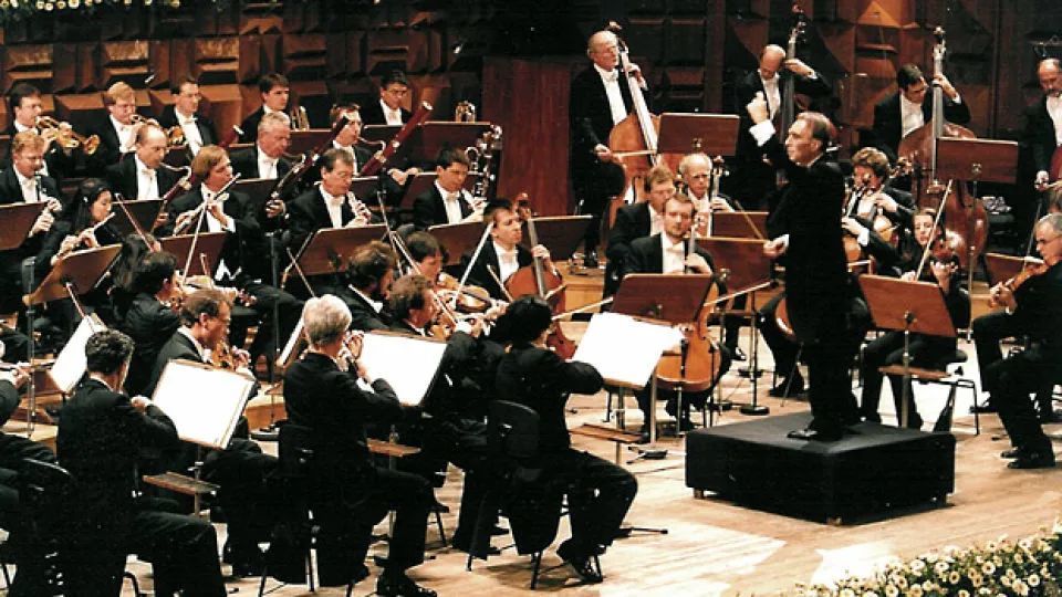 克劳迪奥·阿巴多于罗马指挥贝多芬交响曲全集