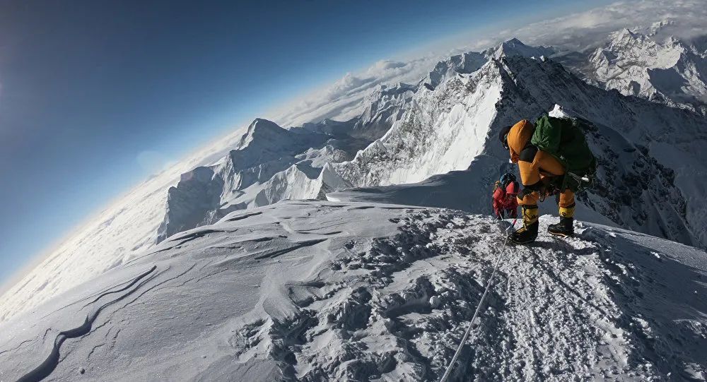 吉尔吉斯斯坦登山者明日挑战珠穆朗玛峰