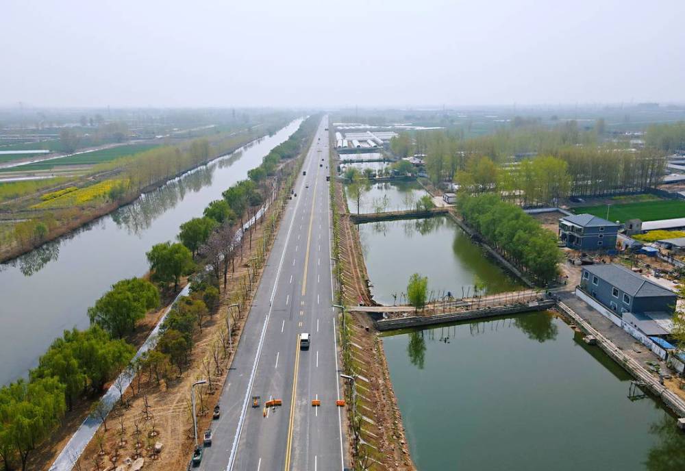 这条道路不仅是徐州城区通往吕梁风景区及园博园主园址最便捷的道路