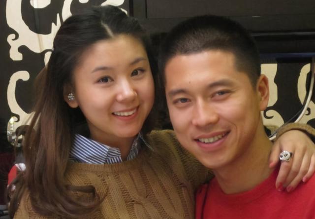 孩子可能小时候长得像爸爸,而长大之后就可能像妈妈,这些都是有可能