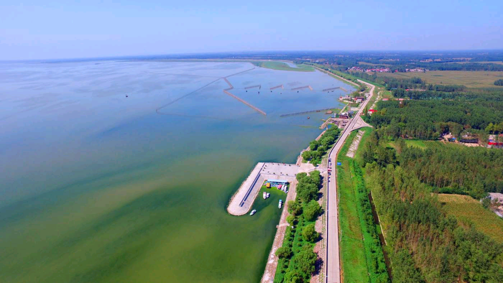 宿鸭湖水库位于驻马店市汝南县西部,驿城区东部,水域面积约239平方