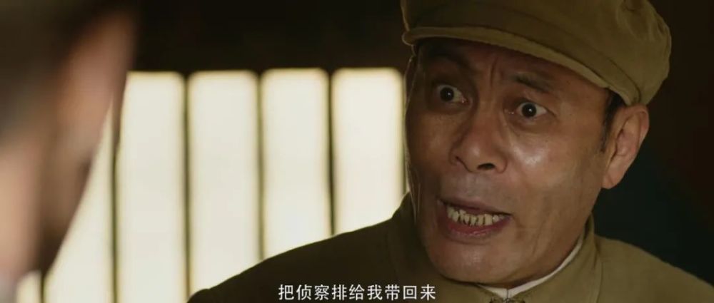 找来《亮剑》楚云飞,但更让人叫绝的,是一个像王宝强的"娃娃"