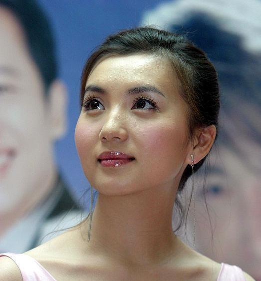 从顶流明星到默默无闻,嫁给刘海峰的万人迷,为什么突然消失了?