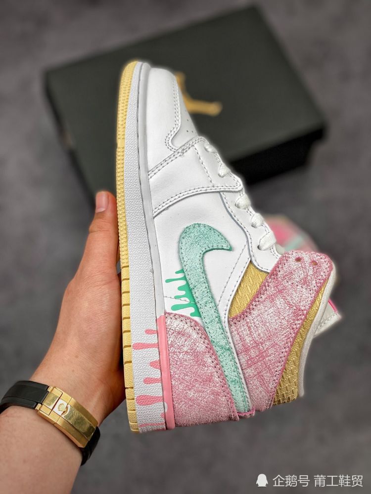 最近火了这双aj1"冰淇淋!可盐又可甜,小姐姐上脚超美