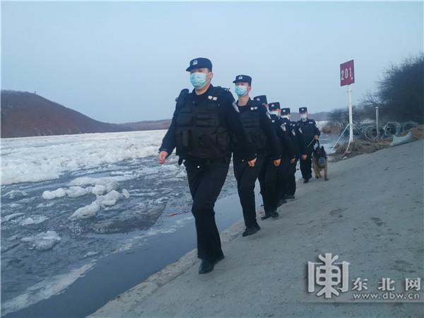 乌苏里江饶河段开江 边境管理部门加强巡逻管控