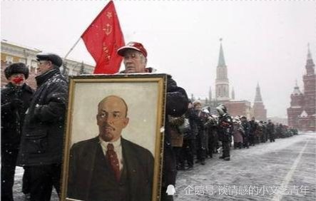 1991年,老大哥苏联解体,400万苏联军队,到底什么态度?