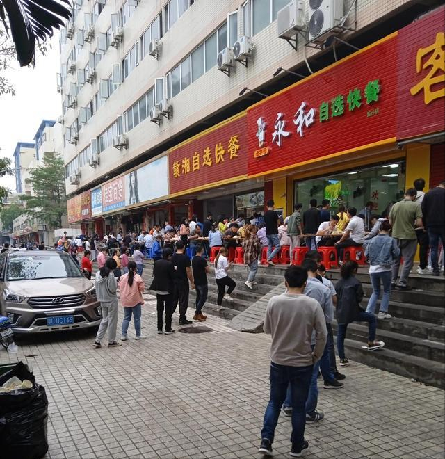 实拍:深圳工厂路边的快餐店,8块钱一餐,你觉得值吗?