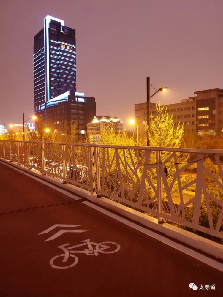 滨河自行车道水西关段夜景,张珉拍摄 太原滨河自行车专用道工程北起