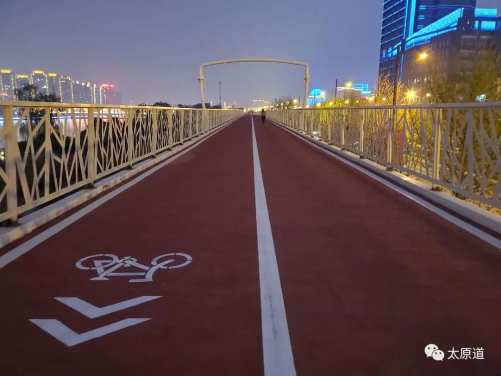 滨河自行车道水西关段夜景,张珉拍摄 太原滨河自行车专用道工程北起