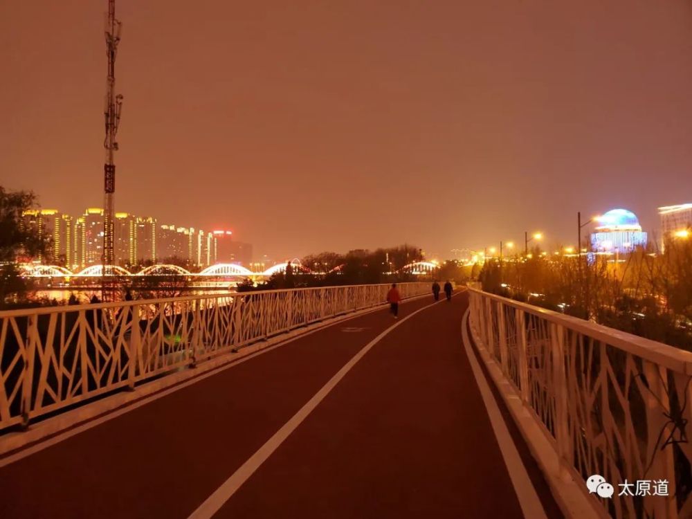 滨河自行车道水西关段夜景,张珉拍摄 太原滨河自行车专用道工程北起