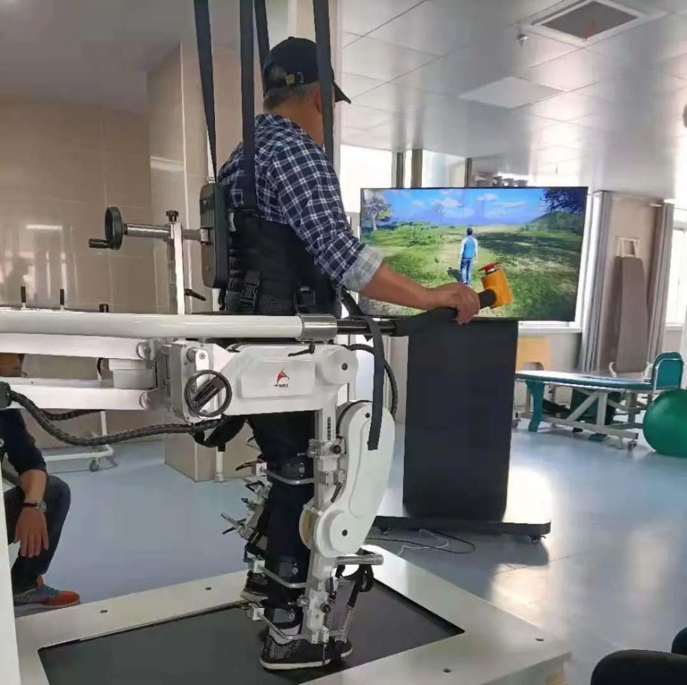 智能康复 医专先行——"漫步者"下肢智能康复机器人投入临床应用