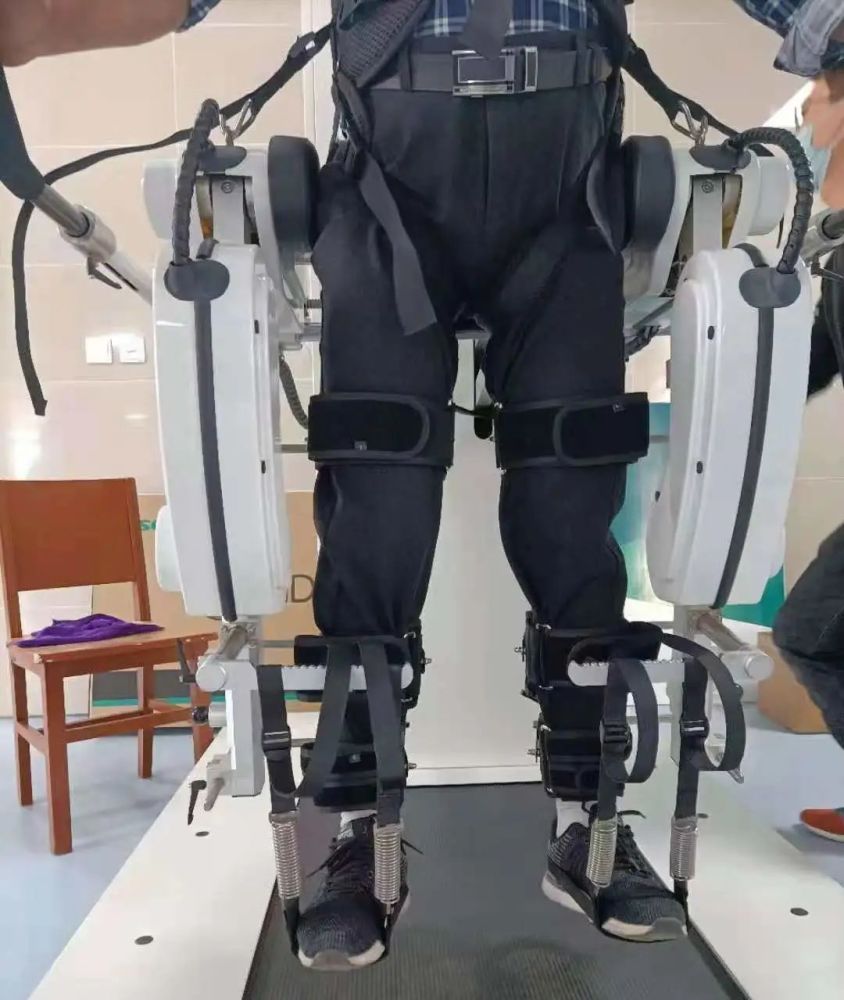 智能康复 医专先行——"漫步者"下肢智能康复机器人投入临床应用