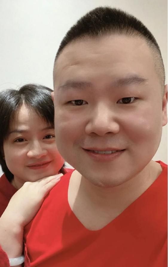 岳云鹏老婆没找到合影错过卡点庆生,有点遗憾,引发网友们吐槽.