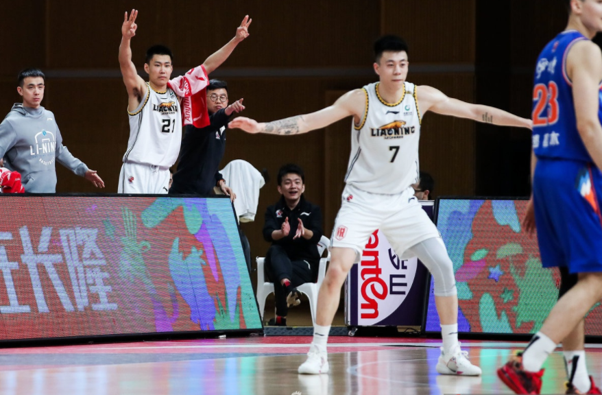 辽宁男篮季后赛对手确定!杨鸣拒绝爆冷出局 韩德君成关键