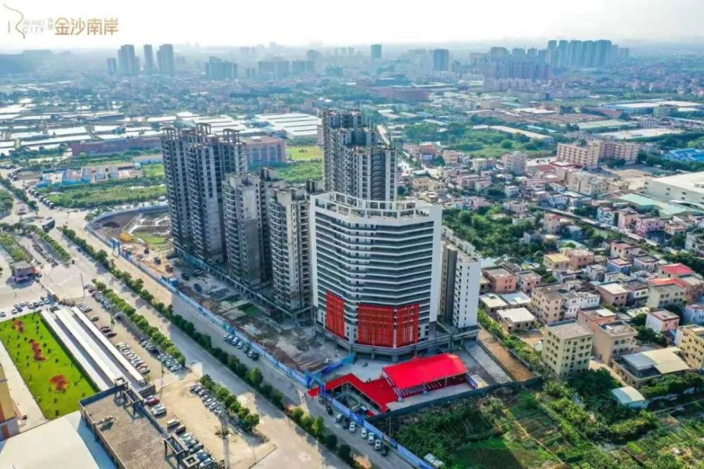 在最新的 航拍图中,项目整体已经成型,只是部分外墙仍需要装修.
