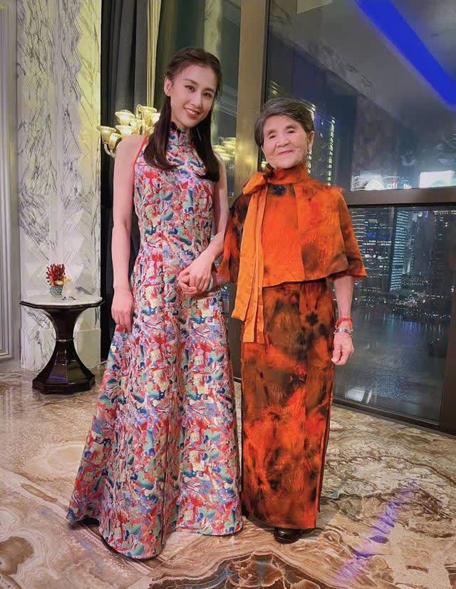 黄圣依带婆婆大跳螃蟹舞!那个外人眼中豪横的婆婆原来