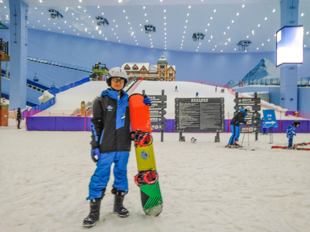 从来不会下雪的广州却拥有着华南最大的室内滑雪场