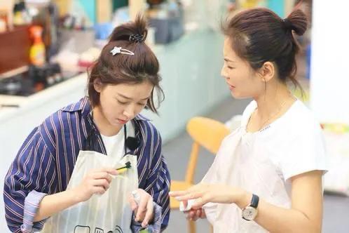 阚清子疑似内涵王子文丨录综艺总成自黑,为何阚清子还