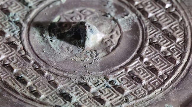 西安出土80多件汉代铜镜 经过清理修复后仍光可鉴人