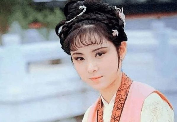 以致于导演认定秋桐非她不可,所以与黛玉擦肩而过