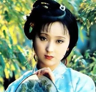 以致于导演认定秋桐非她不可,所以与黛玉擦肩而过