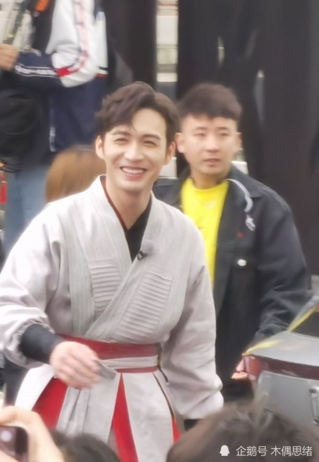 热综《奔跑吧9》录制情侣特辑最新路透照,蔡徐坤杨颖黄旭熙扮演三国
