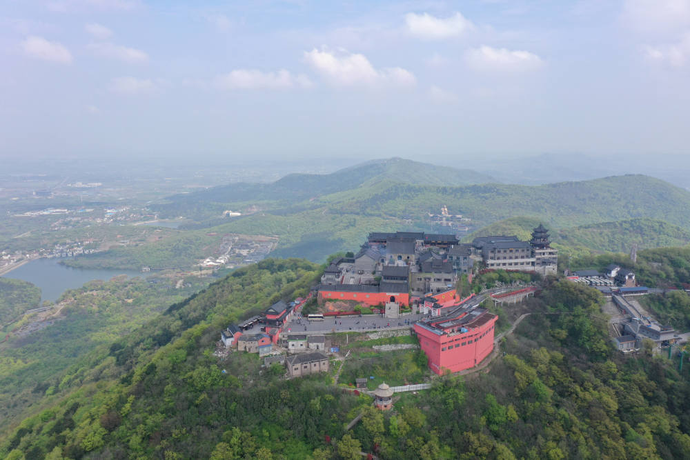 句容茅山风景区涌现春游热