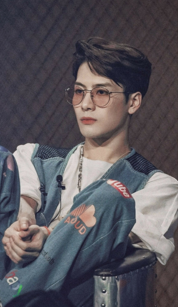 难怪这么多人说王嘉尔像郭富城,跳舞时帅爆了