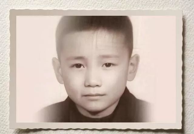 小时候的苗侨伟