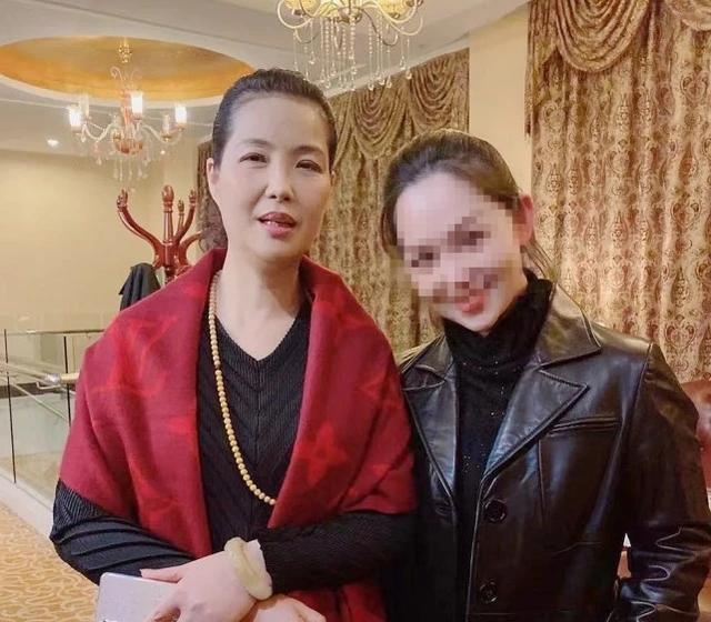 梦鸽回武汉探亲,面色红润皮肤细腻,心态宁静安详不再为儿子忧愁