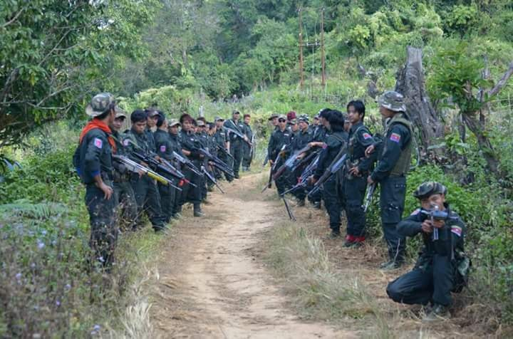 克钦民族组织士兵在进行训练 图源:克钦民族组织脸书