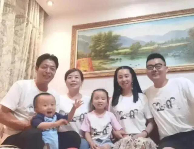 就喜欢看郭威一家人幸福温馨的照片